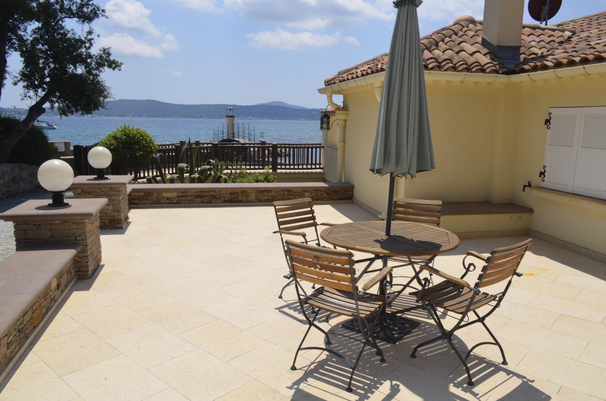 Villa DE LA PLAGE – Harbour-side terrace