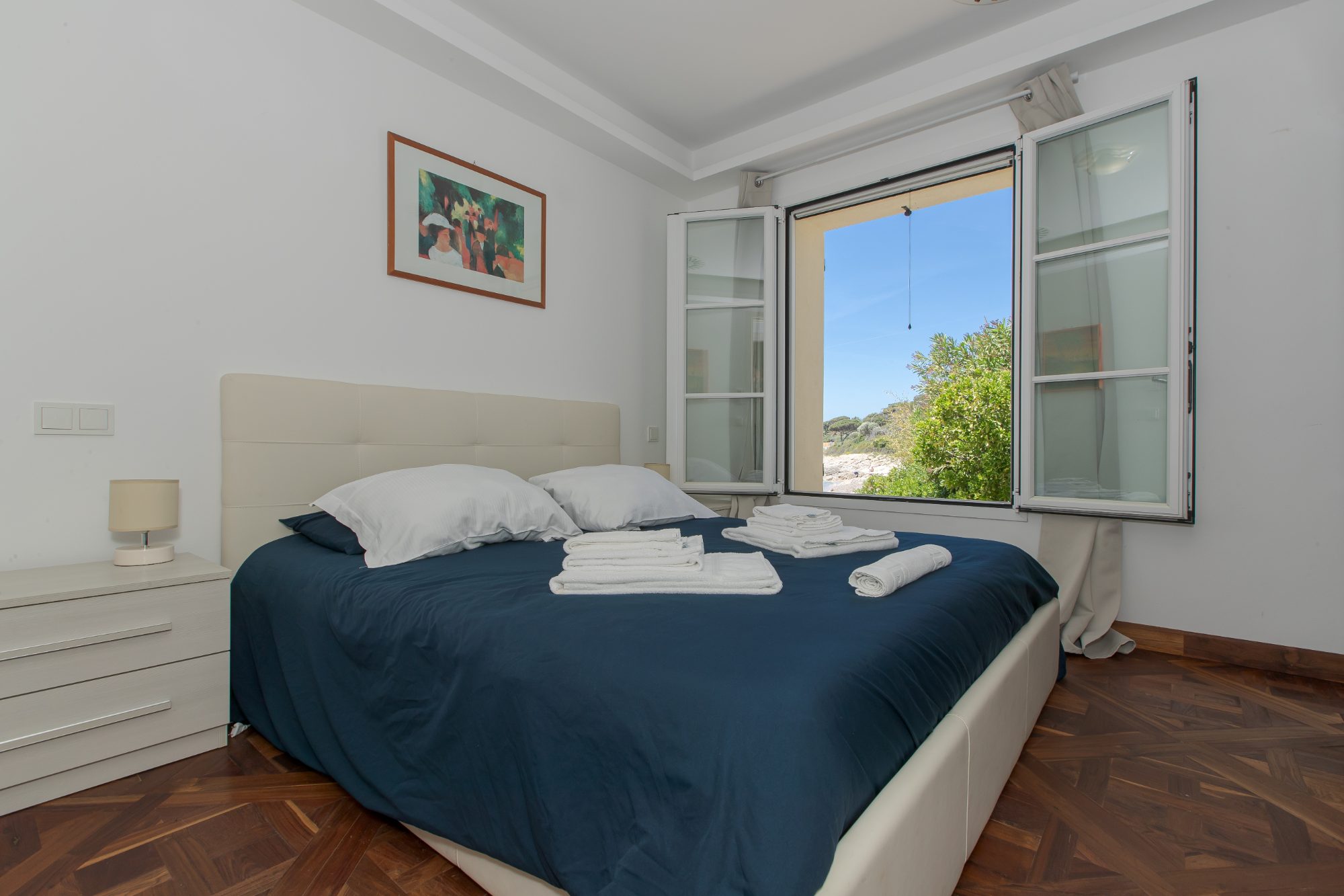 Villa DE LA PLAGE – Sea-view double bedroom