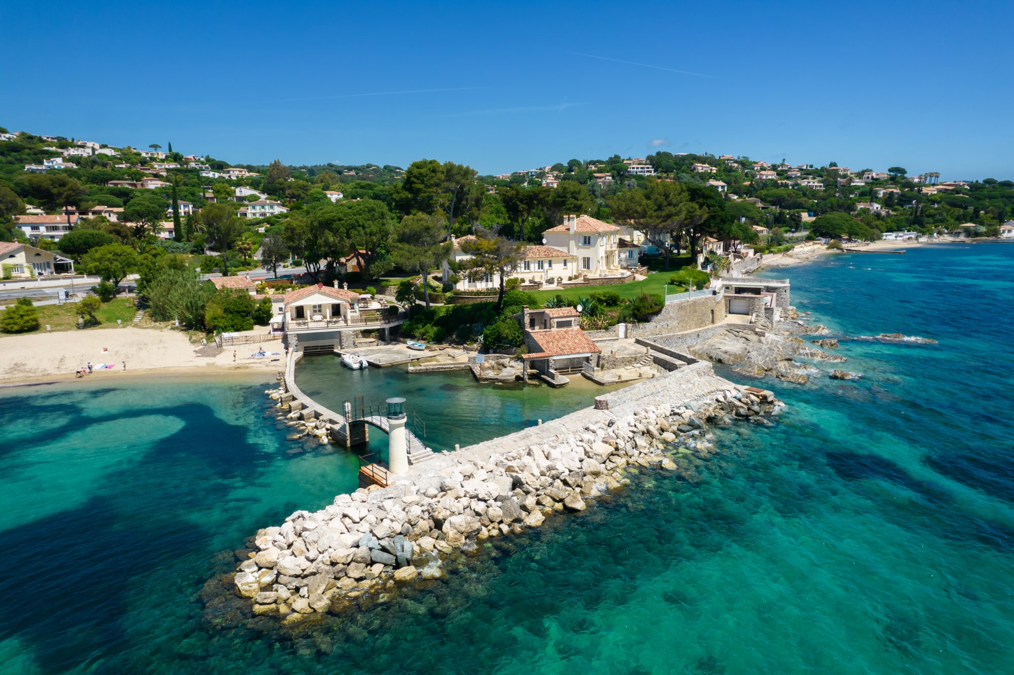 Villa DE LA PLAGE – Aerial view of the beach and harbour