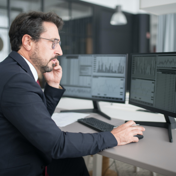 Representación del modelo FinOps para la optimización y control de costos en infraestructura de la nube, analizado por LFI.