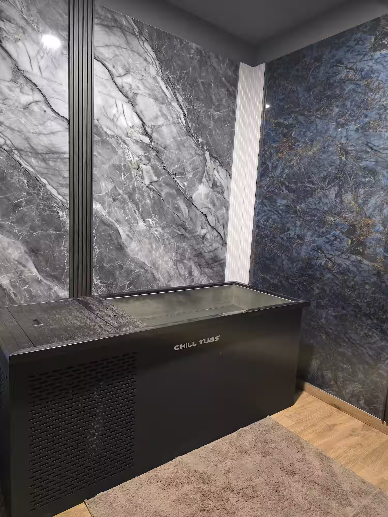 Ledena kupka u SPA prostoriji.