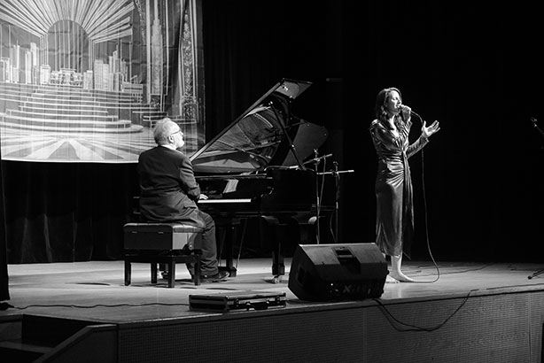 deux artistes lors de la soirée du 09 Mai 2026