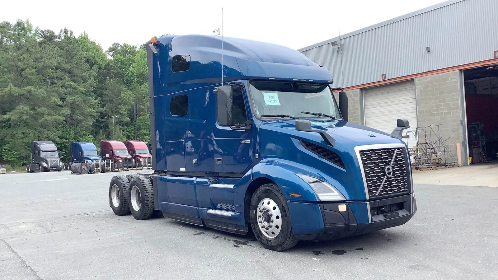 2022 Volvo VNL760 Semi Truck 
