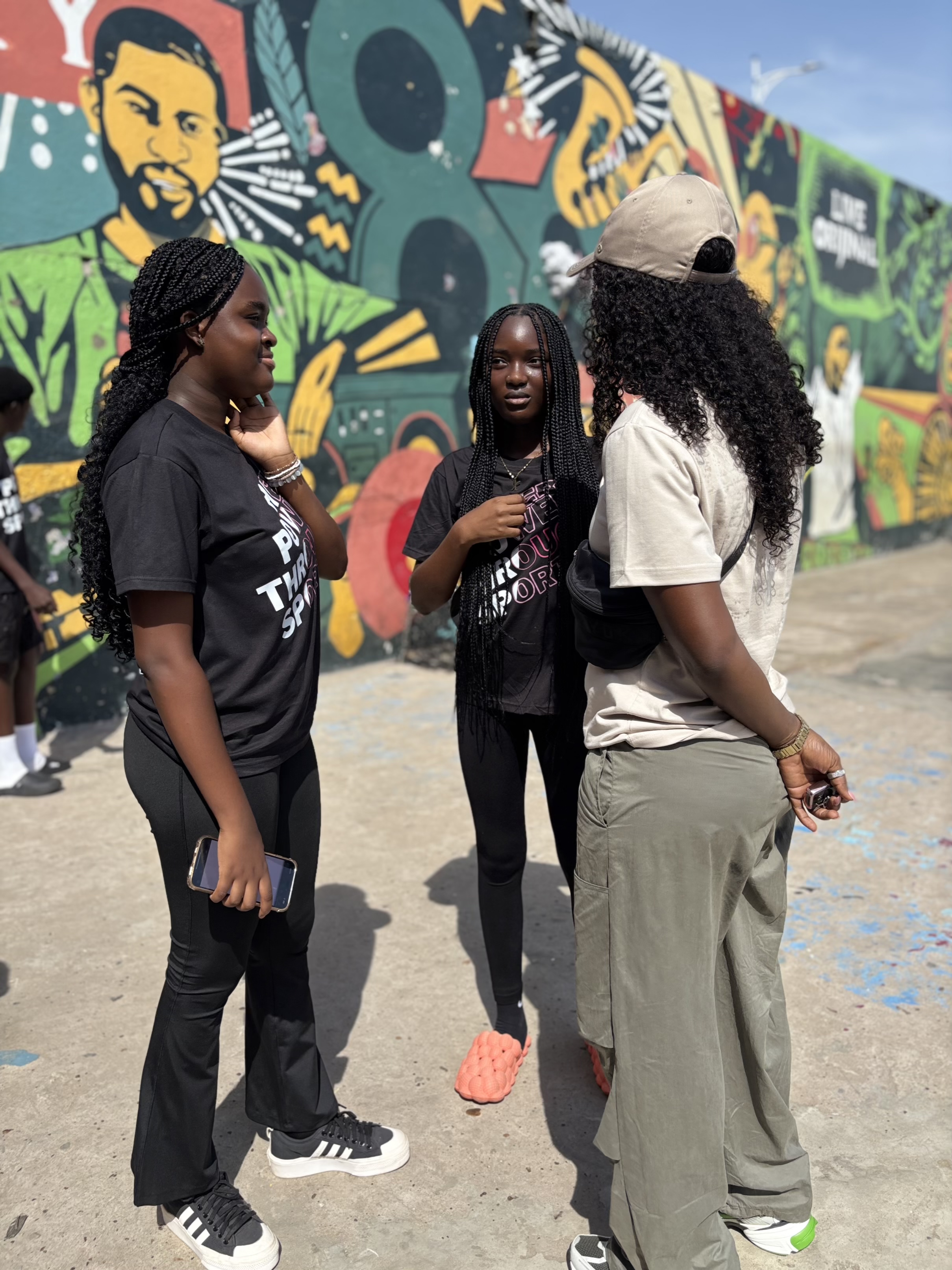 Naa shika Adu with students lincoln community school- street tennis