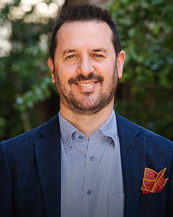 Dr. Sertaç Doğanay portresi