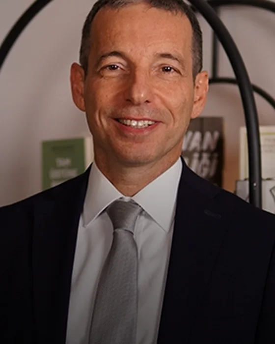 Prof. Dr. Erhan Aslanoğlu portresi