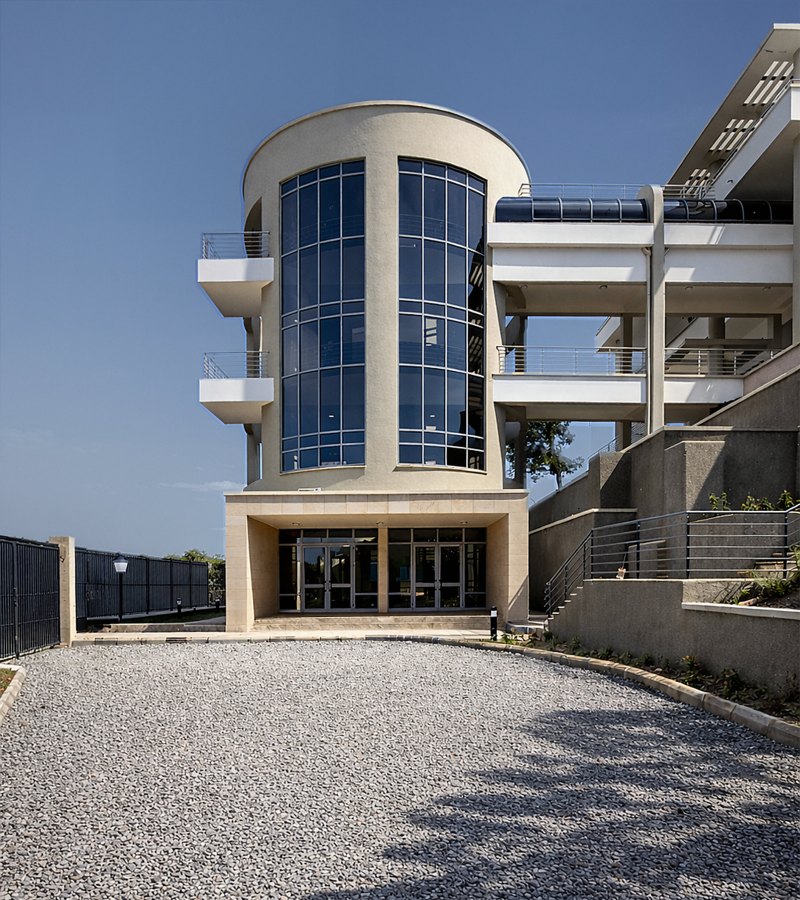 Hilltop Retreat renovated and redesigned by Artec Practice Ltd.