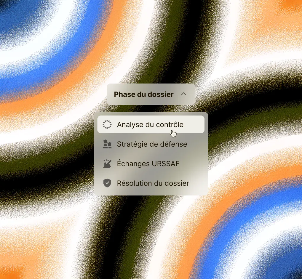 Dropdown menu titled 'Phase du dossier' with options: 'Analyse du contrôle' highlighted, 'Stratégie de défense', 'Échanges URSSAF', and 'Résolution du dossier', against an abstract background with concentric color patterns in blue, orange, white, and black.