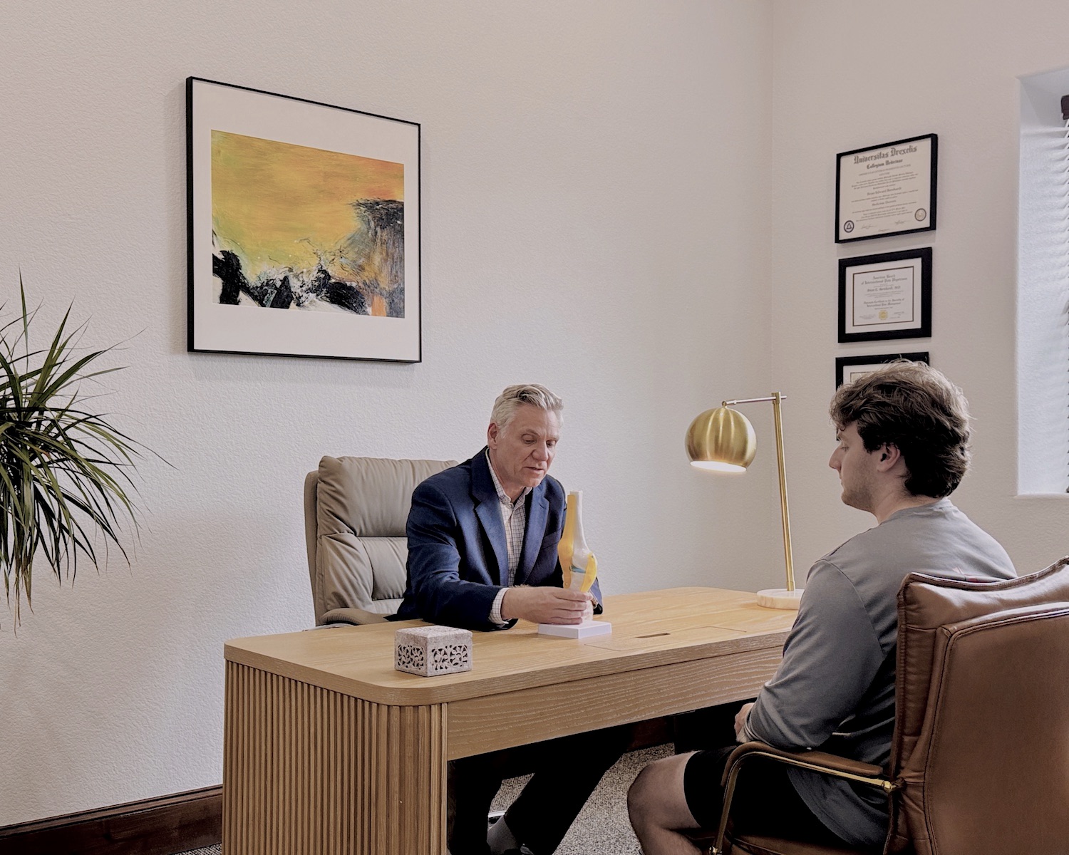 Dr. Bernhardt consultation at Alypos in Southlake, Texas- musculosDr. Bernhardt Consultation at Alypos Regenerative Pain and Wellness in Southlake Texas.