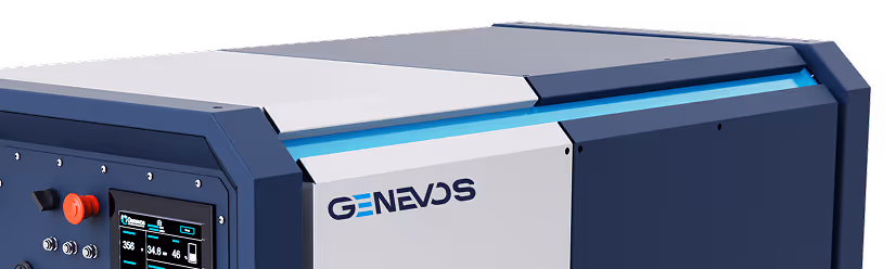 Gros plan sur une machine industrielle bleue et blanche avec un panneau d'affichage numérique et le nom de marque « GENEVOS » sur le côté.