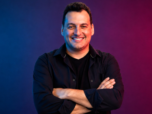 Bernardo J. Marqués Editor de video y colorista especializado en DaVinci Resolve, con más de una década de experiencia en marketing digital para agencias de publicidad. Enseña soluciones de produccion y edición de video que aceleran tu productividad.
