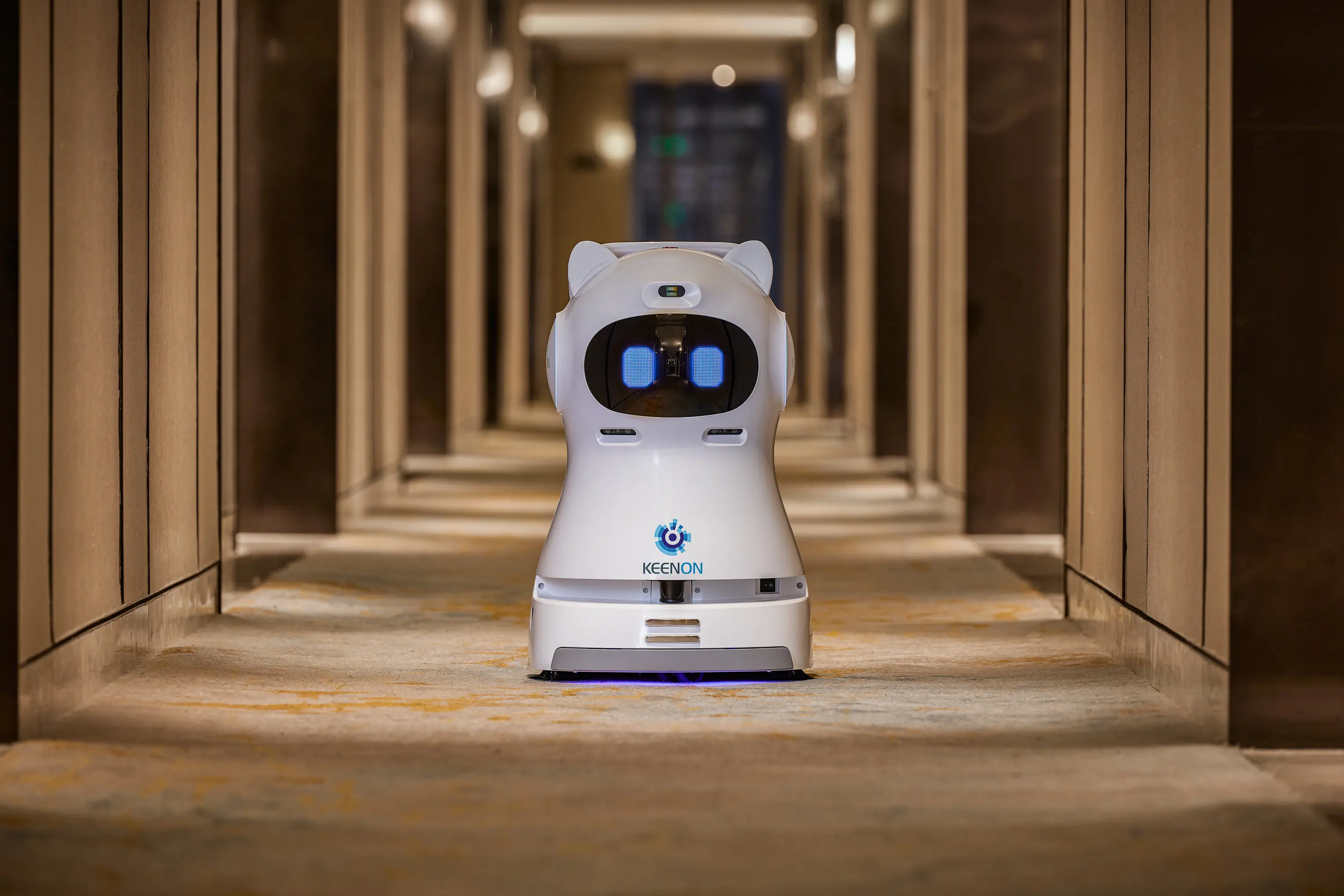 image of a traveler asking a question for a travel agency