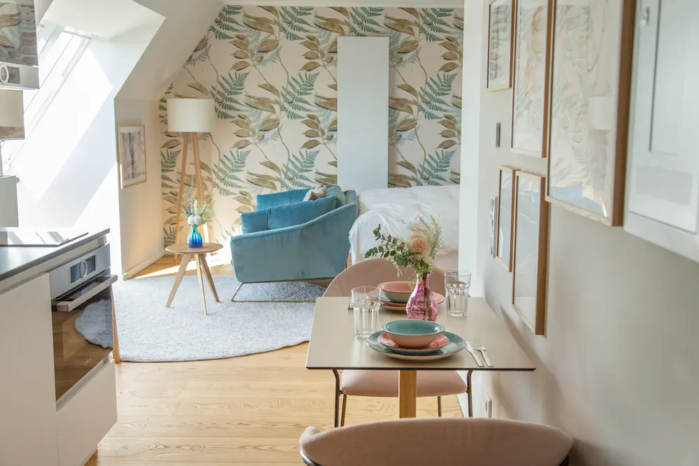 Sitzecke mit Sofa im Deluxe Studio, 21rooms Ingolstadt