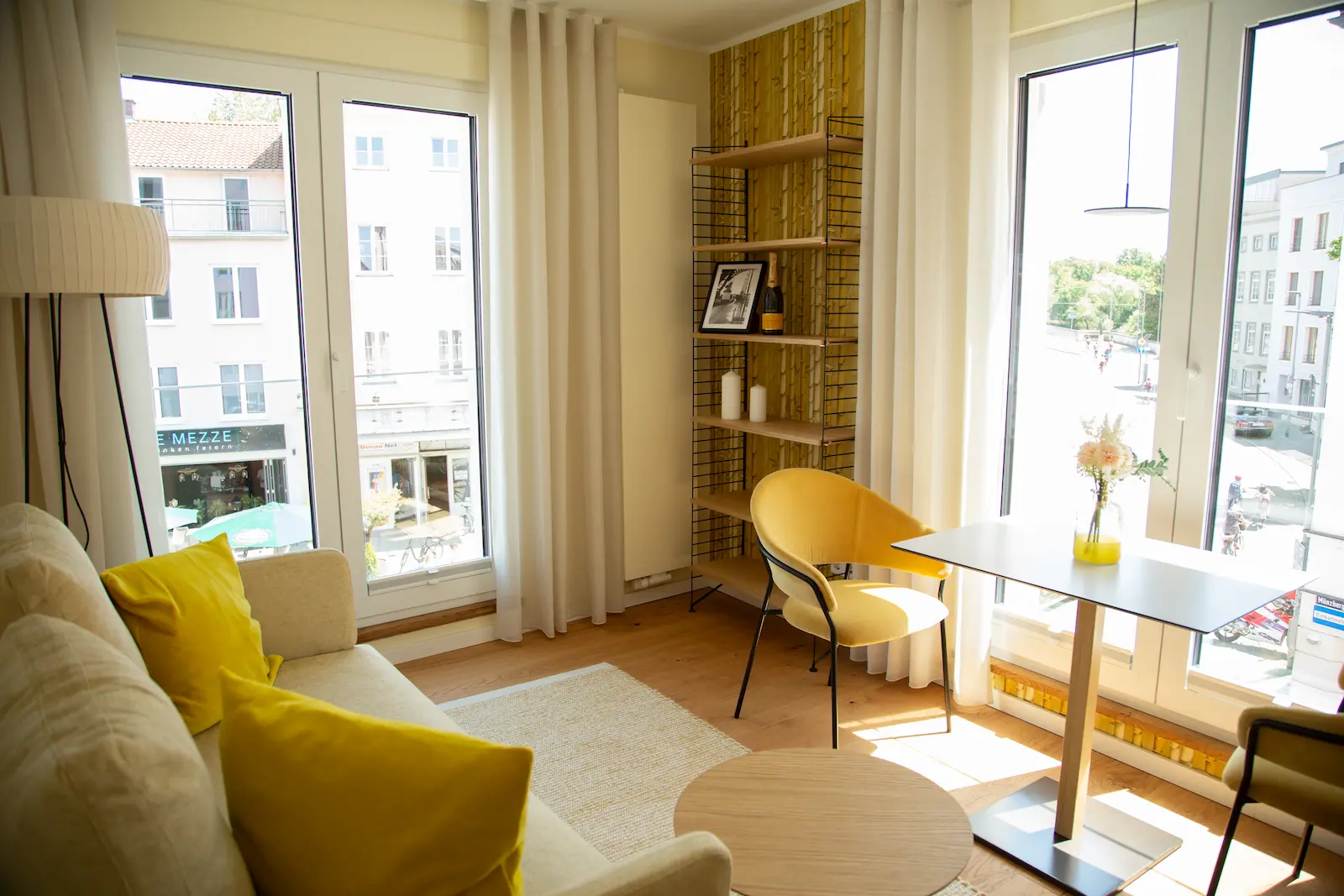 Sofa mit Tageslicht in der Superior Suite, 21rooms Ingolstadt