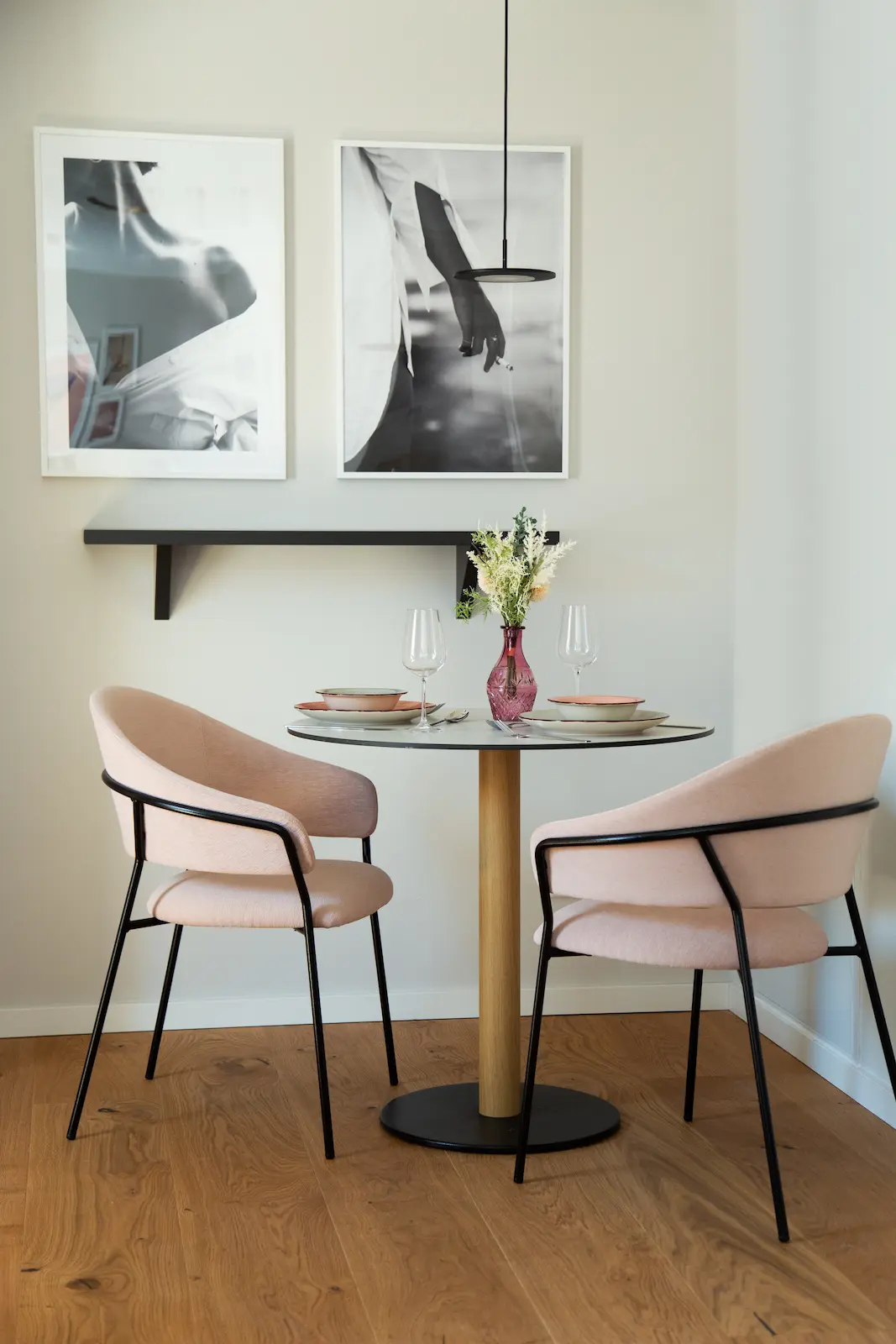 Essbereich mit Tisch im Superior Studio, 21rooms Ingolstadt