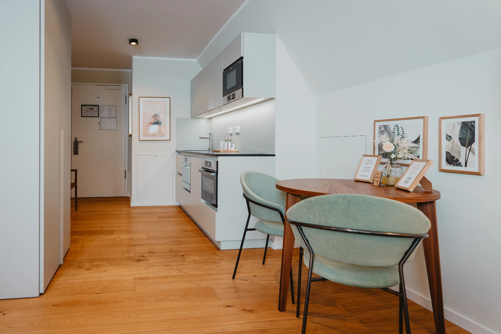 Essbereich mit Küche im Family Studio, 21rooms Ingolstadt