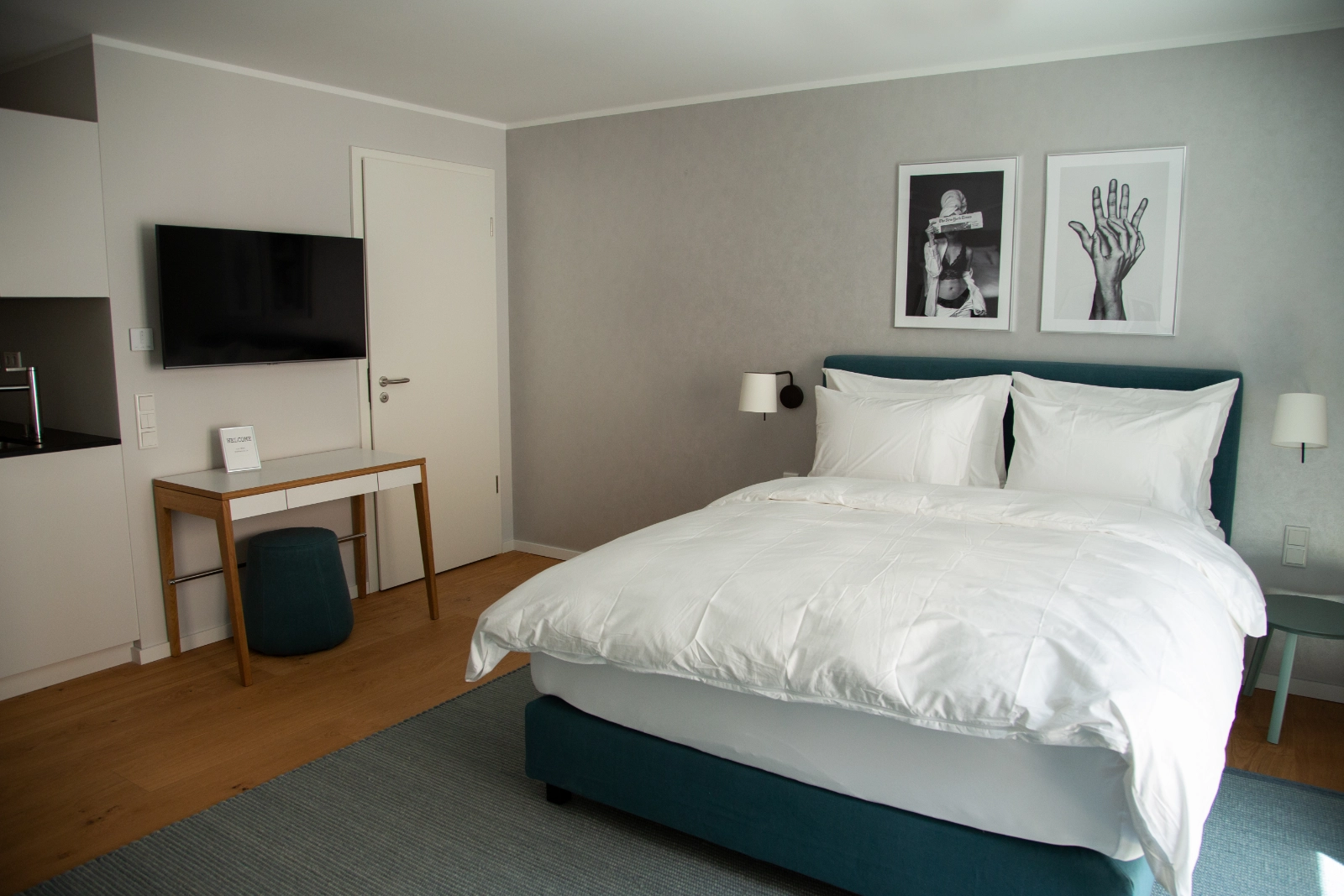 Schlafbereich mit Fernseher in der Executive Suite, 21rooms Ingolstadt