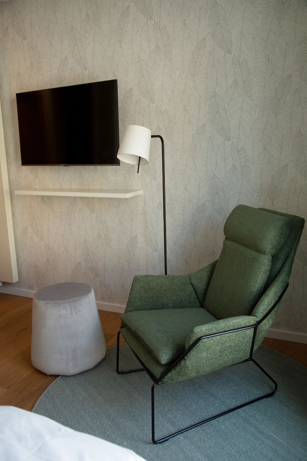 Sitzecke mit Fernseher im Superior Einzelzimmer, 21rooms Ingolstadt