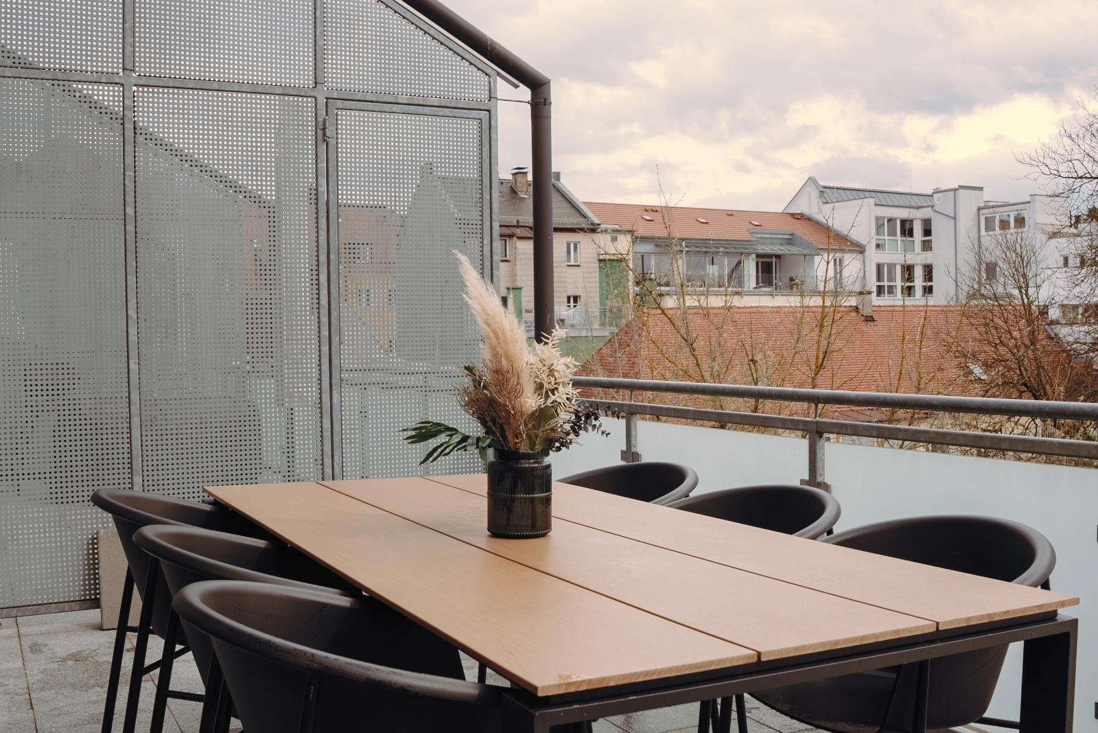 Essbereich mit Stadtblick im 3 Bedroom Apartment, 21rooms Ingolstadt