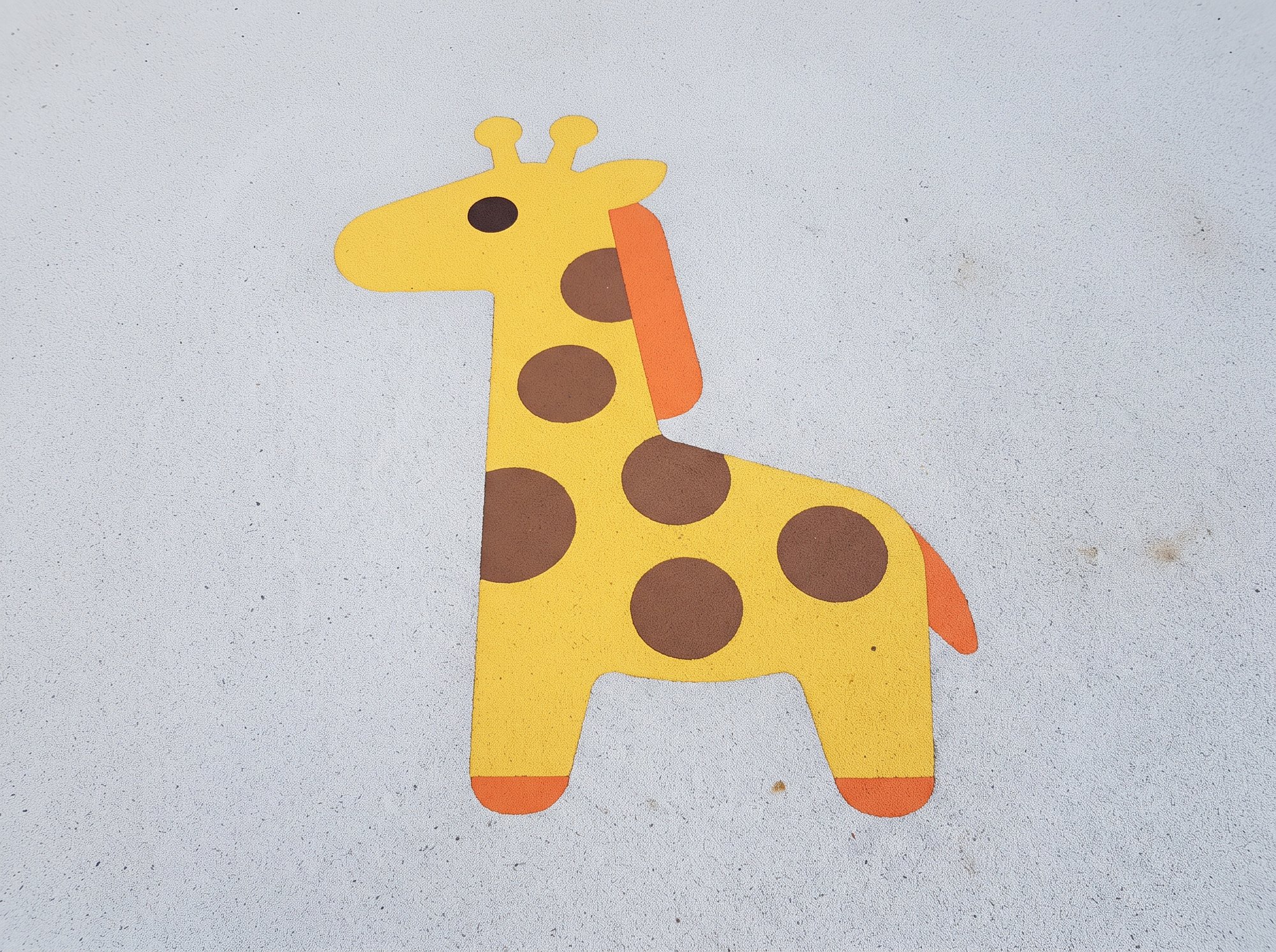 Figurine 2D EPDM girafe au sol pour aire de jeux