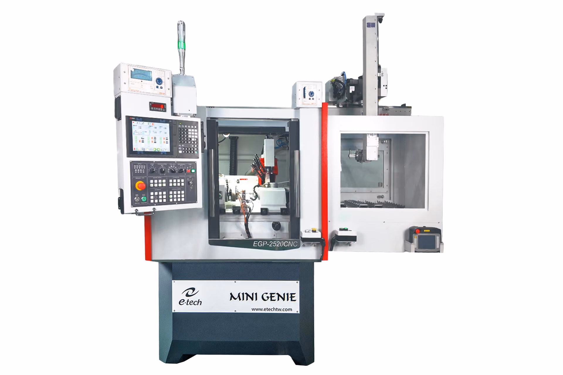 Kompakte CNC-Maschine mit Steuerpult und integriertem Roboterarm zur automatischen Bearbeitung.