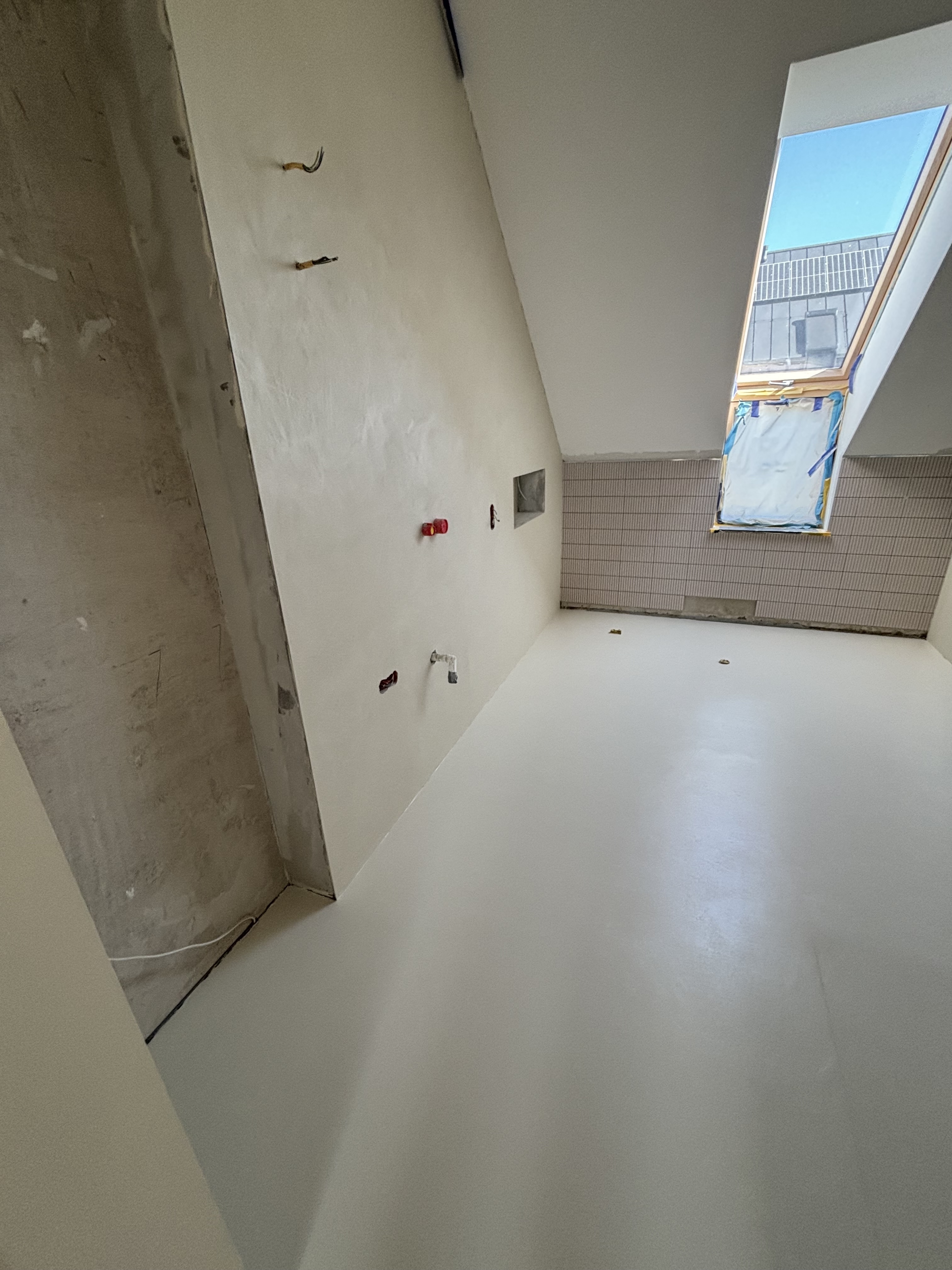 Detal wykończenia mikrocementu – struktura powierzchni