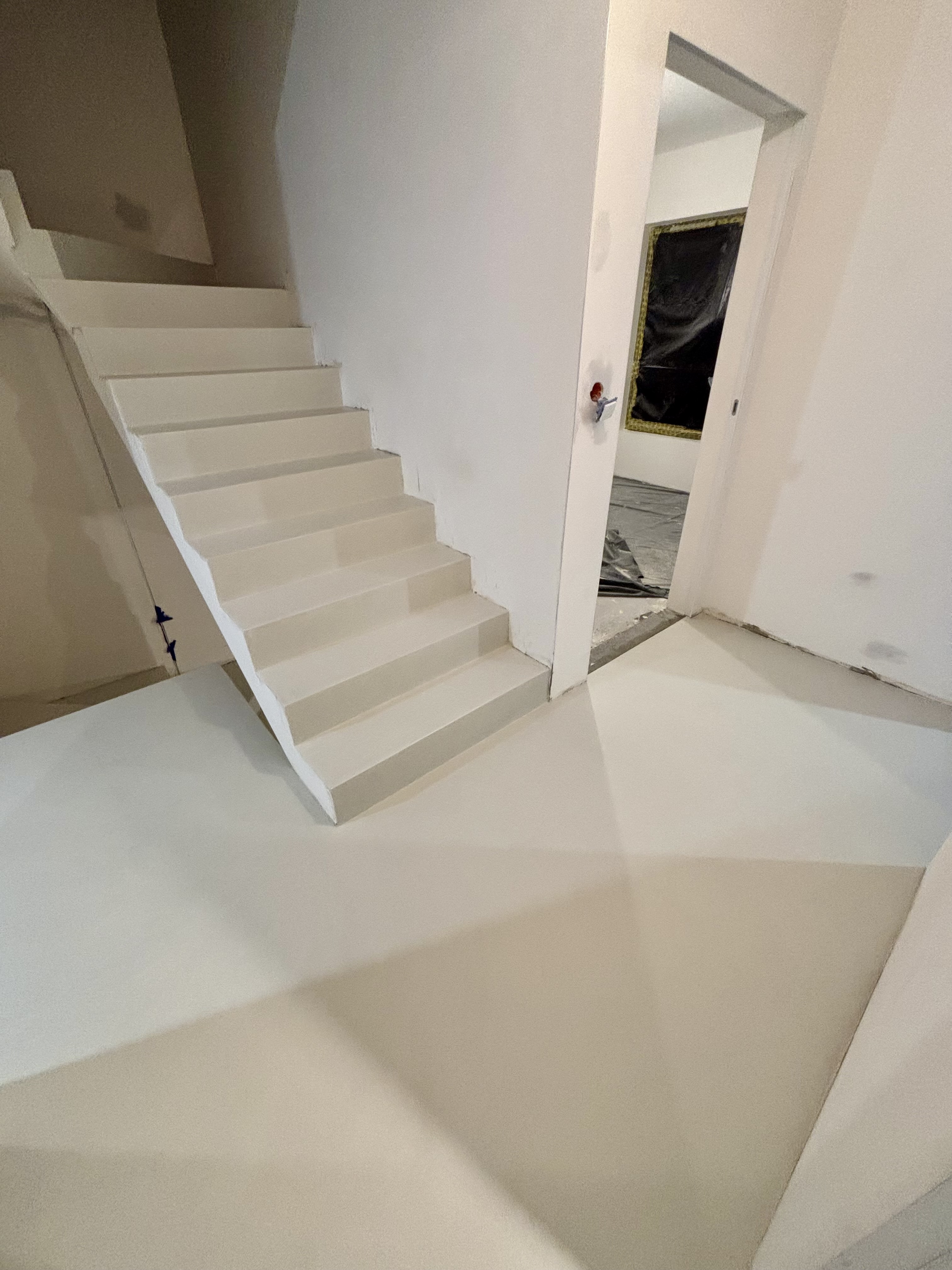 Mikrocement w łazience w apartamencie – Warszawa