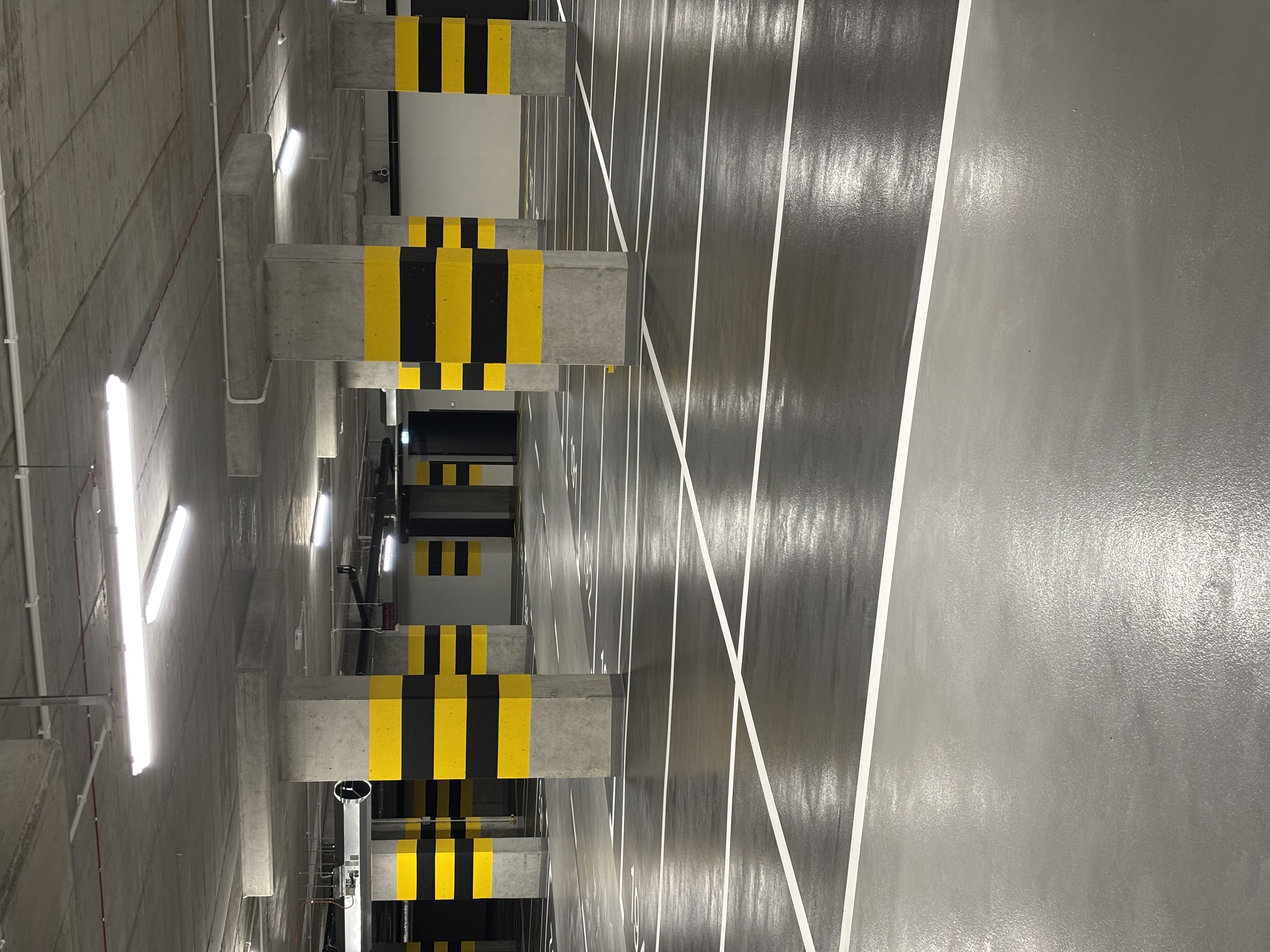 Posadzka żywiczna — parking podziemny  Warszawa | Loft Surface