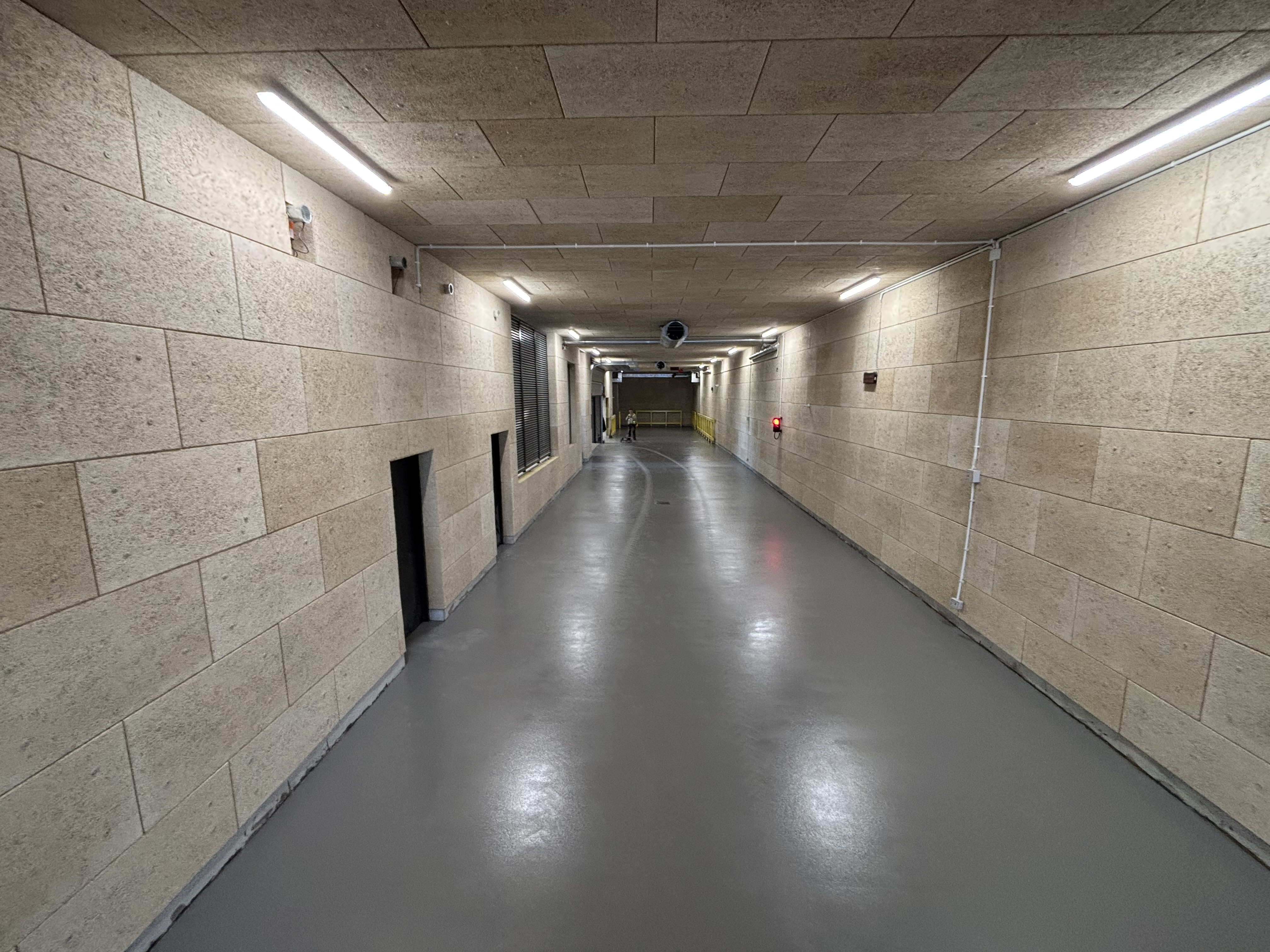 Posadzka żywiczna — parking podziemny  Warszawa | Loft Surface