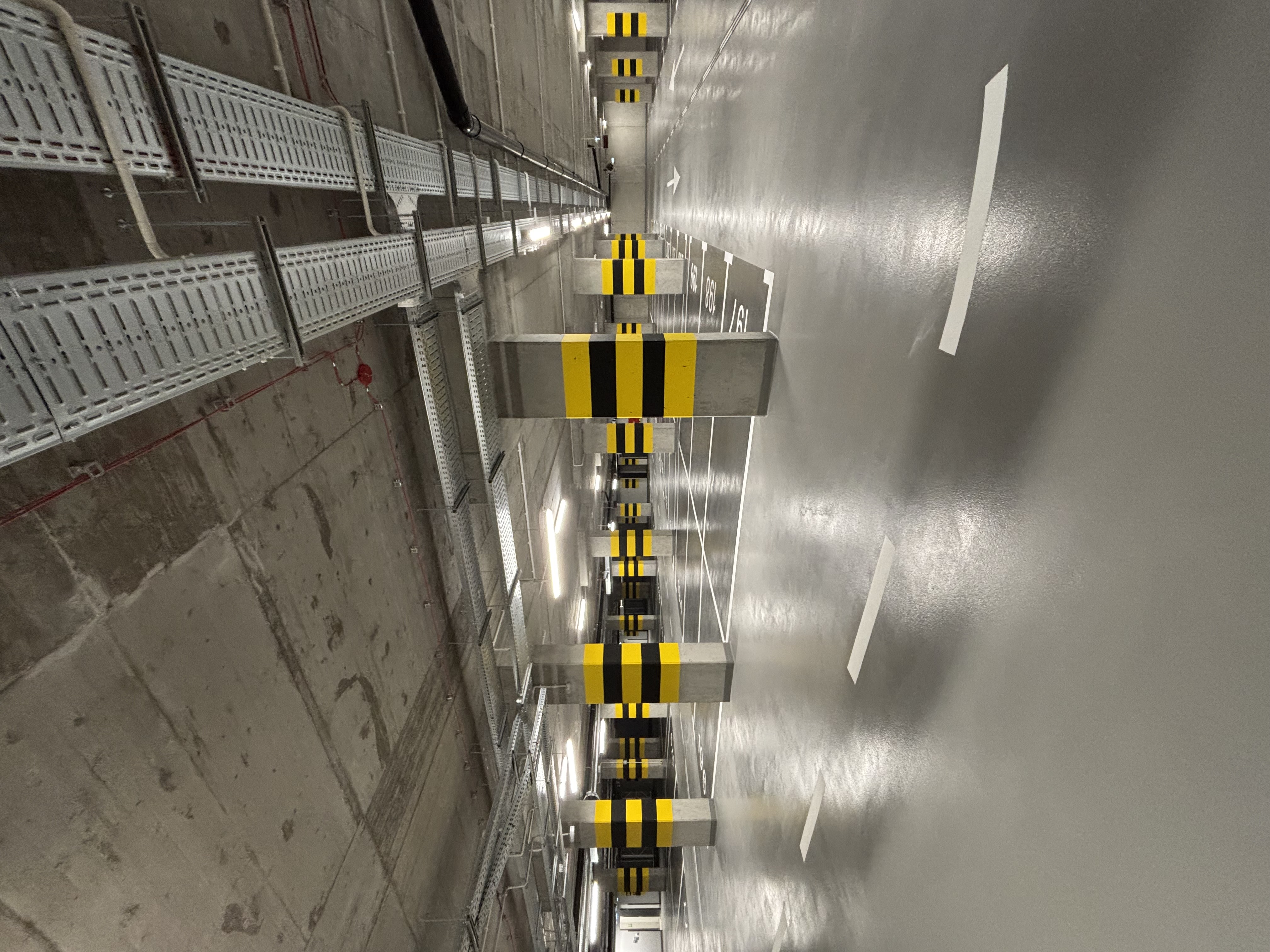 Posadzka żywiczna — parking podziemny  Warszawa | Loft Surface
