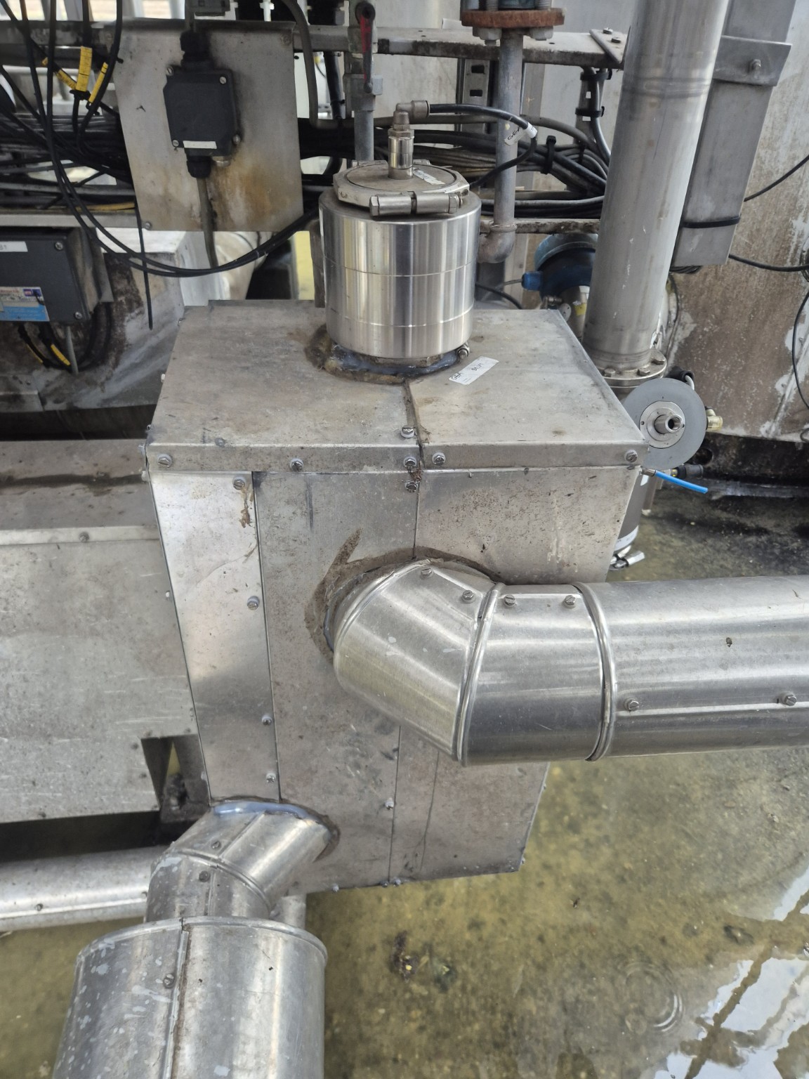 Aluminium omkasting opnieuw opgebouwd en gesloten rond dezelfde afsluitergroep, met de leidingbeplating erop aangesloten