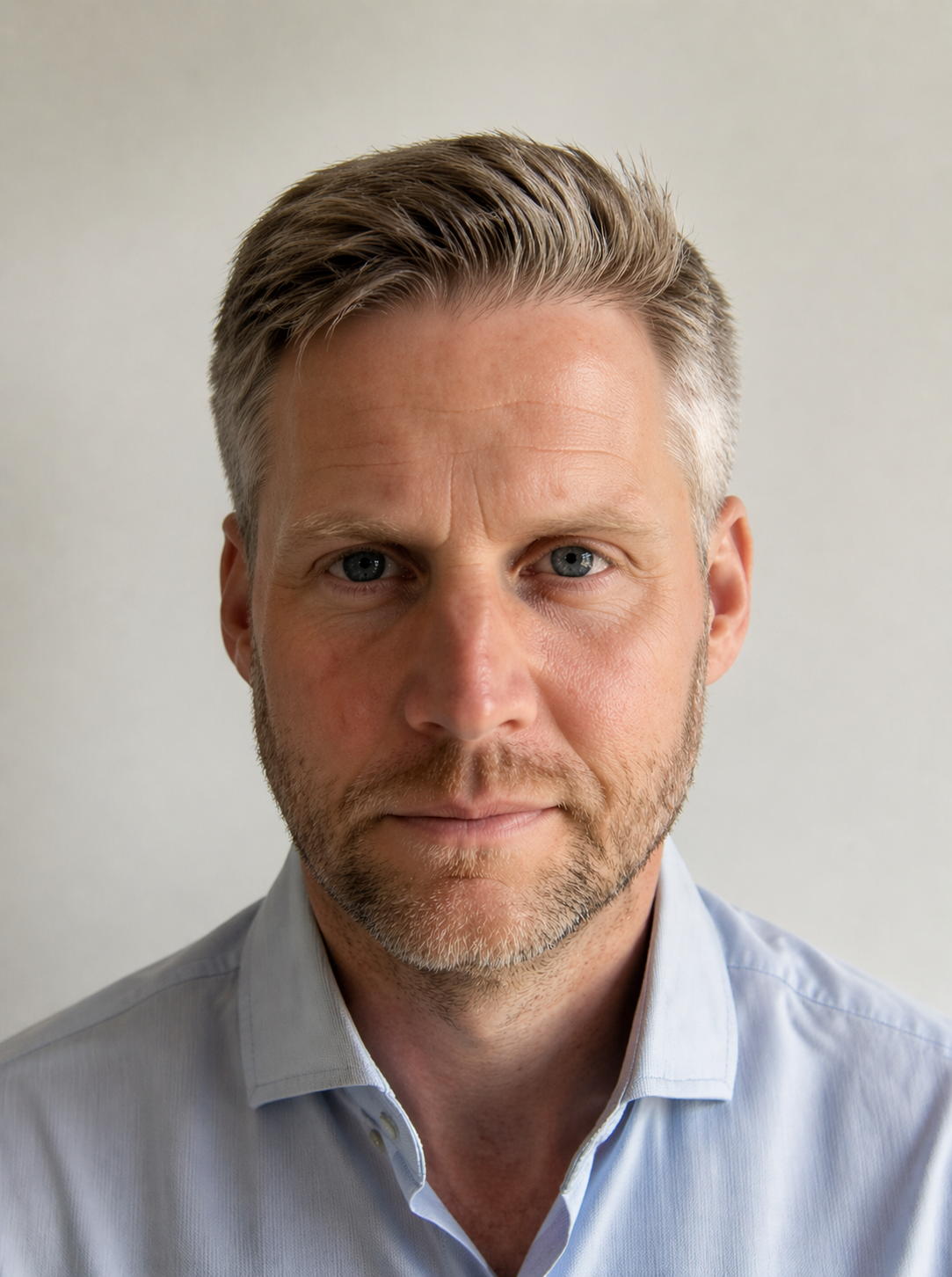 Dr James Small, Consultant Anaesthetist at IIS Health The Cheshire Hand Clinic