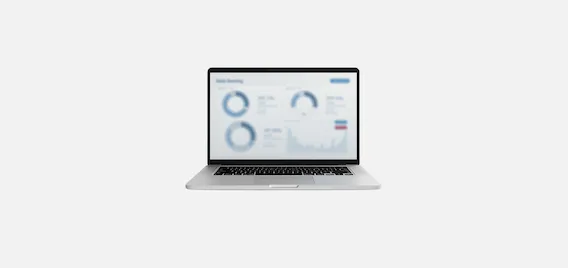 Notebook se zobrazeným dashboardem webové platformy ACRIOS pro správu zařízení a export dat.