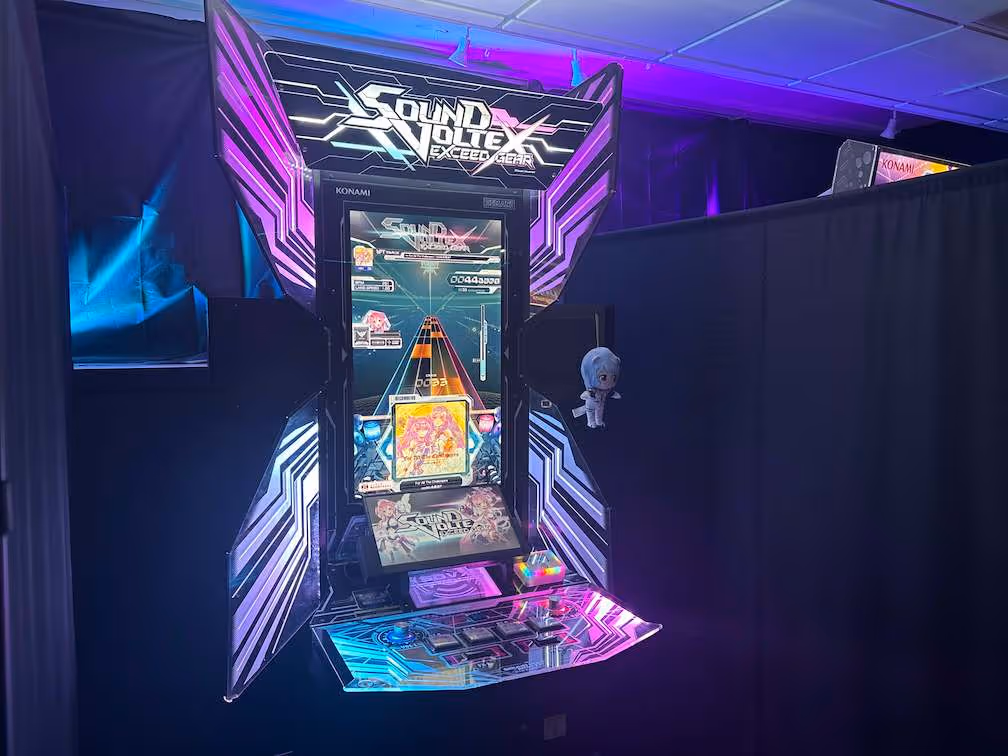 Sound Voltex arcade cabinet