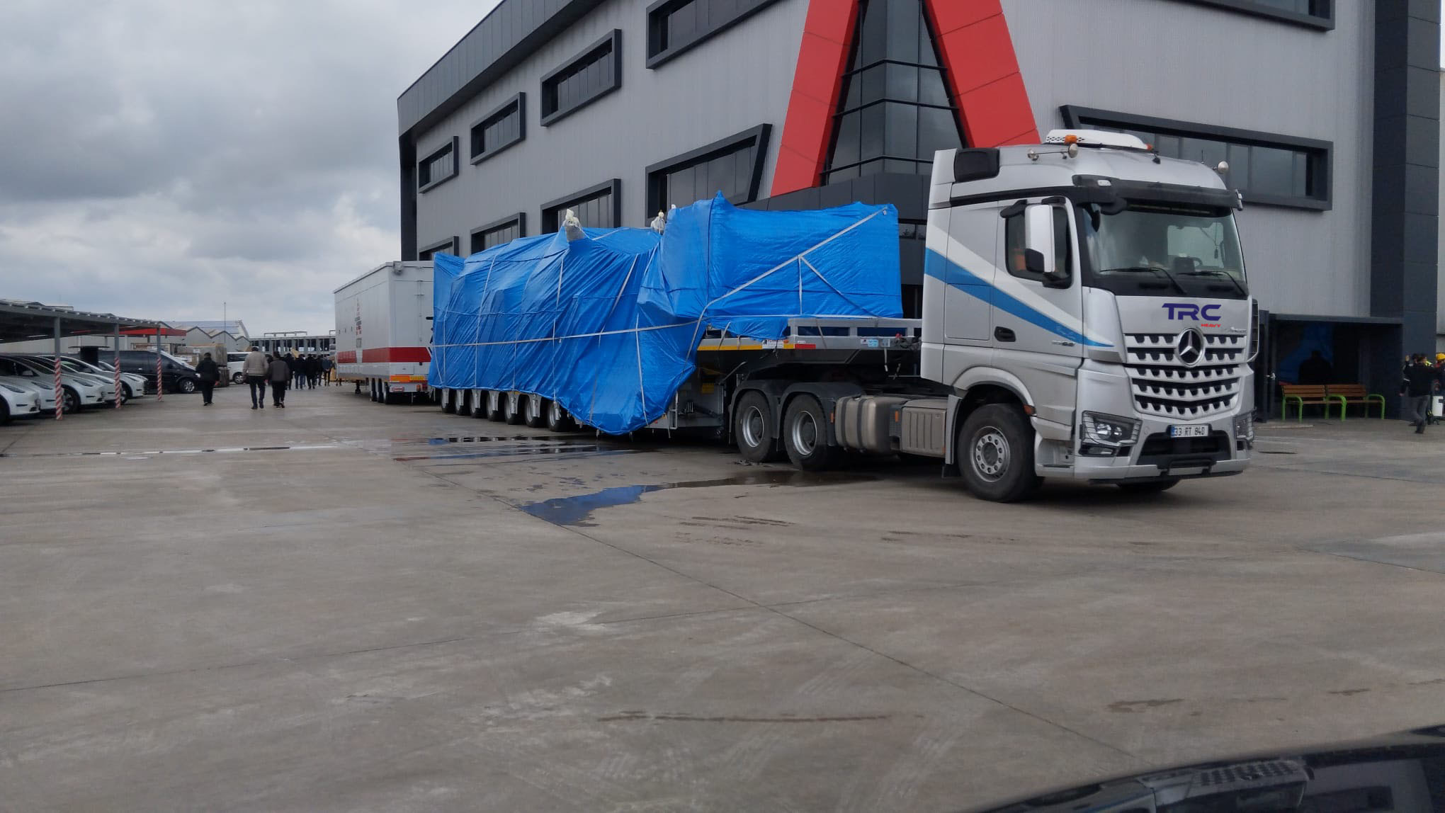 <subject>[background image] image of an industrial area (for a mobility and transportation)</subject>