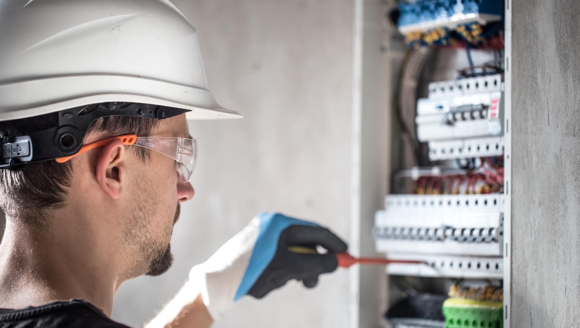 Weekend Emergency? How Electricians Can Capture Urgent Leads Without Being on Call 24/7