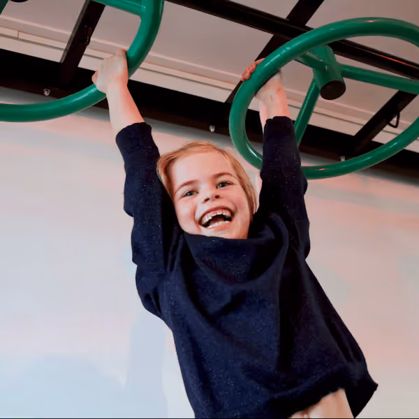 Kinderen hebben plezier in de MonkeyBox