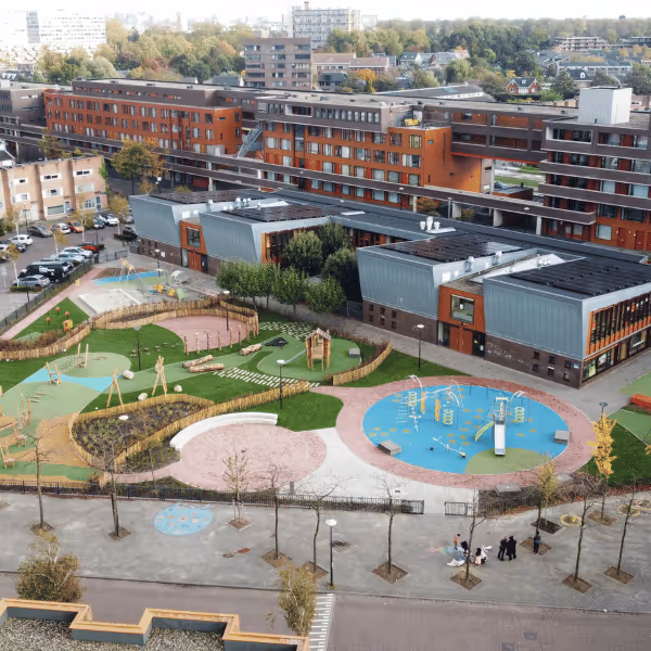 Een schoolplein met veel variatie