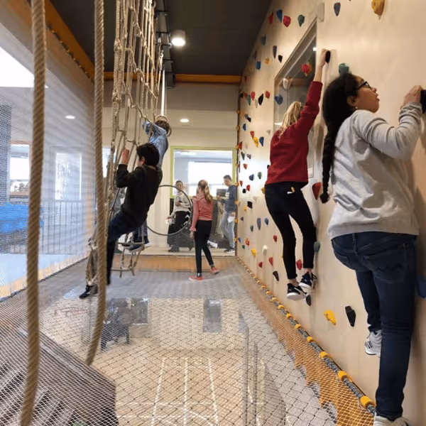 Samen spelen in de beweegschool