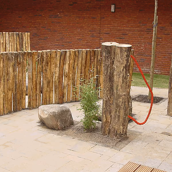 Pompstation spelen robinia hout