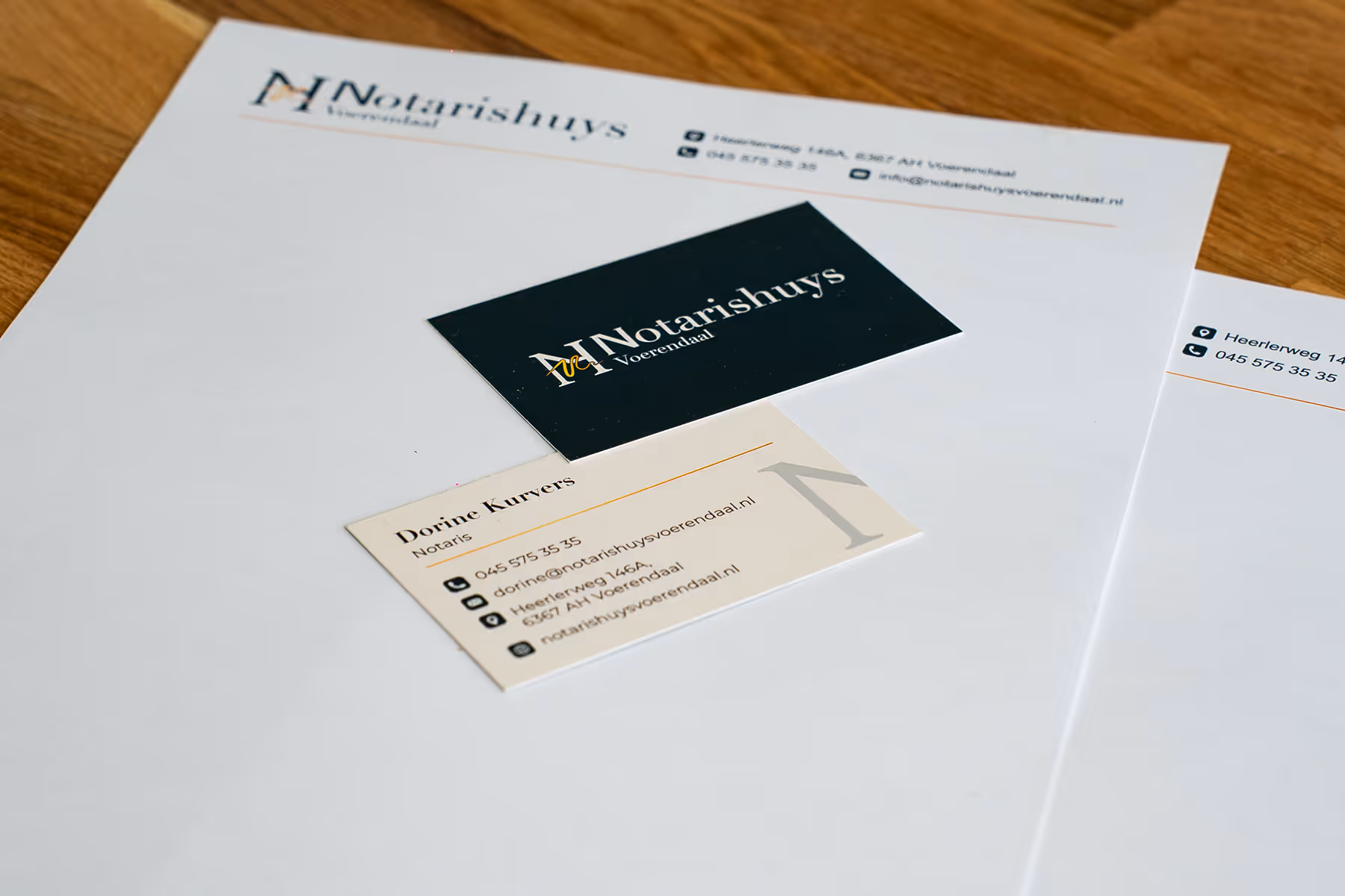Huisstijl Notarishuys ligt op tafel