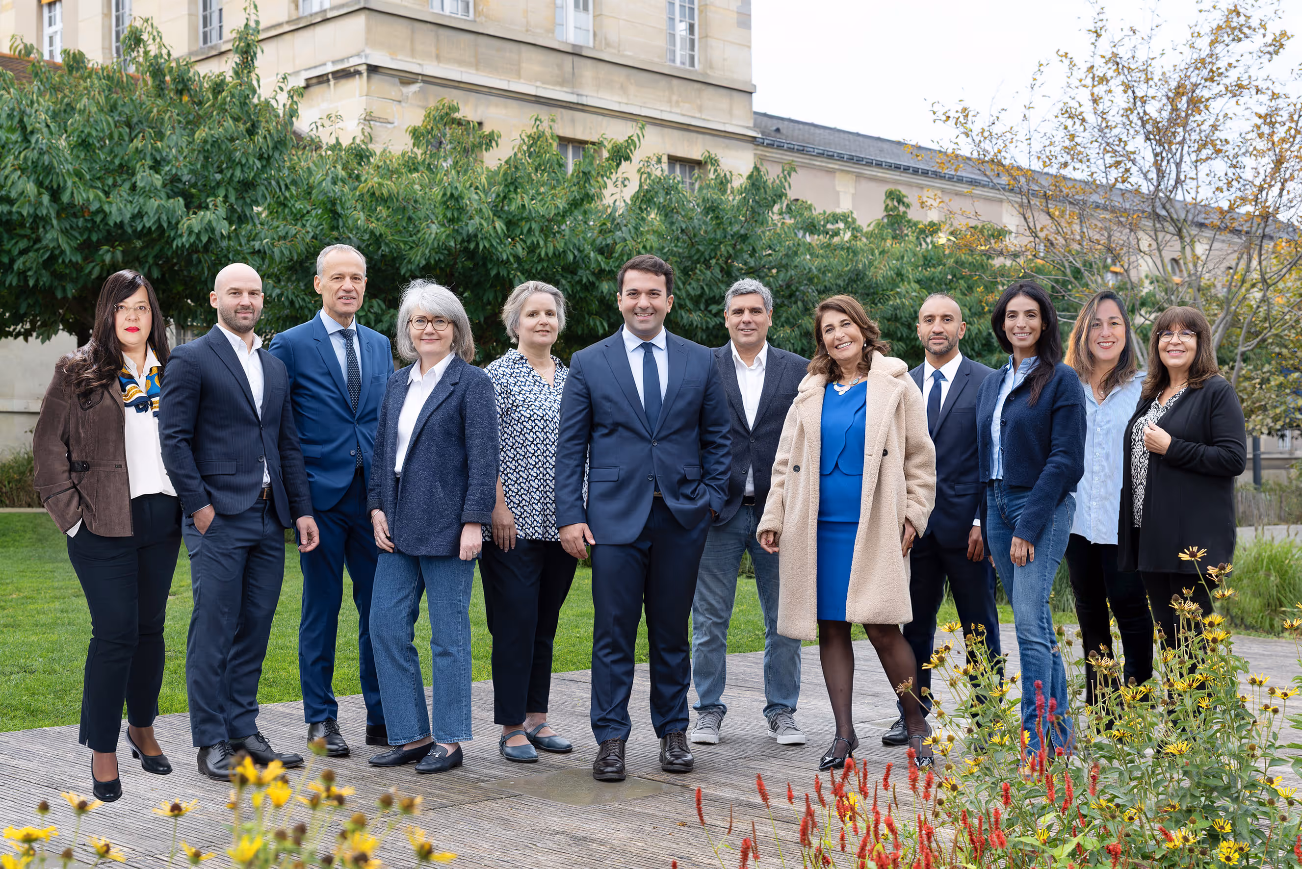 photo de groupe avec les 12 membres
