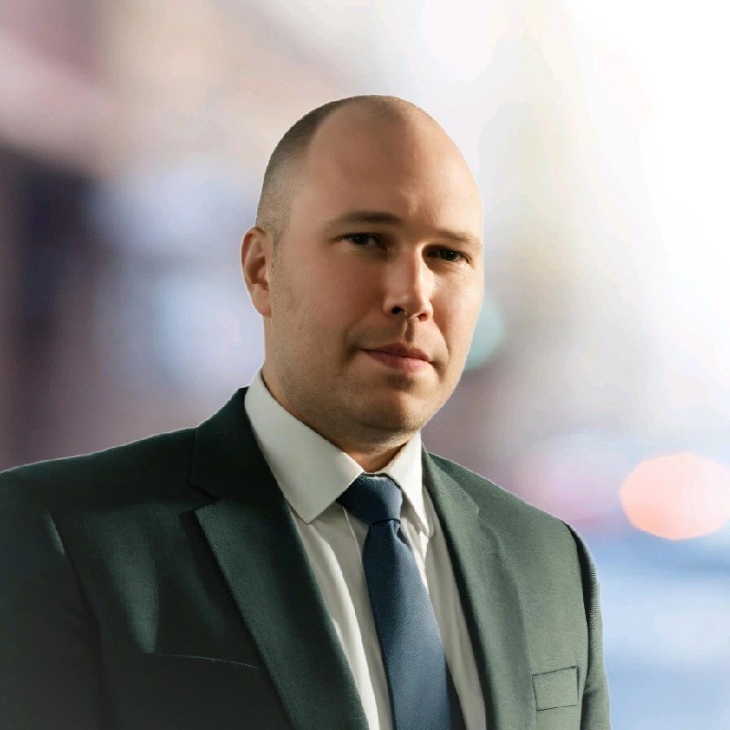 Headshot of Pieter Vaniperen