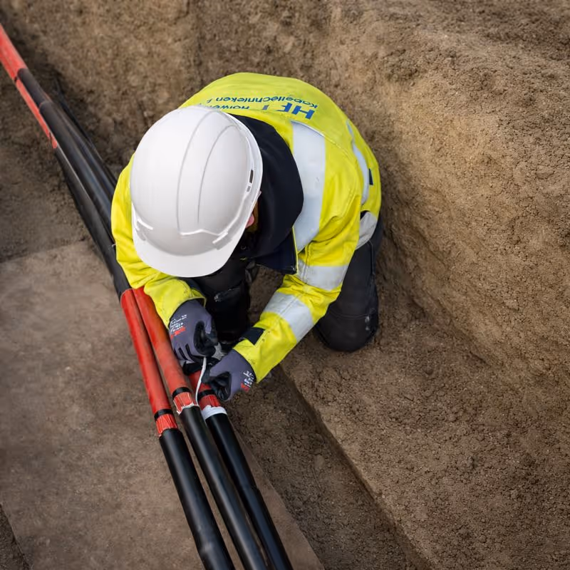 werkende man als opleiding elektromonteur
