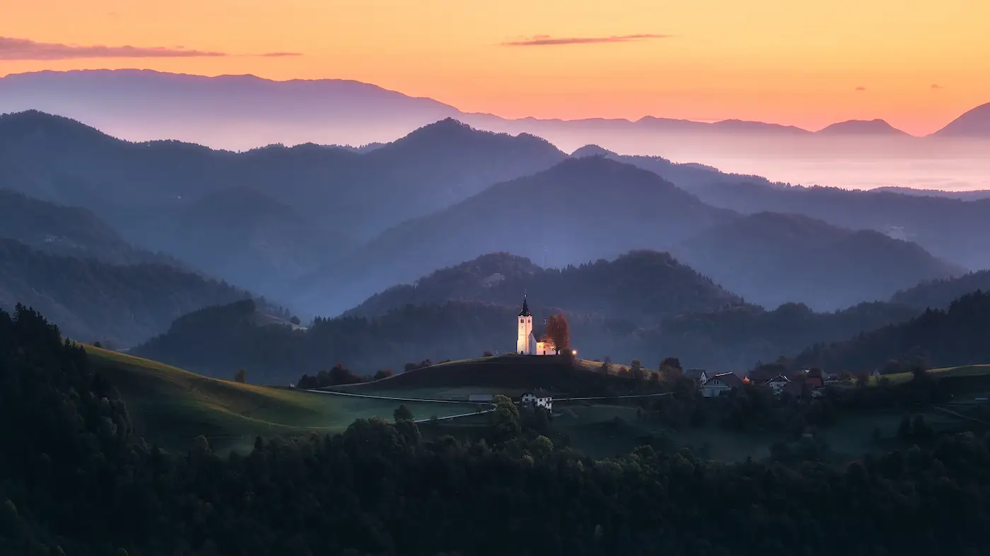 Fotografía de paisaje después de la edición fotográfica con mejora de color y profundidad