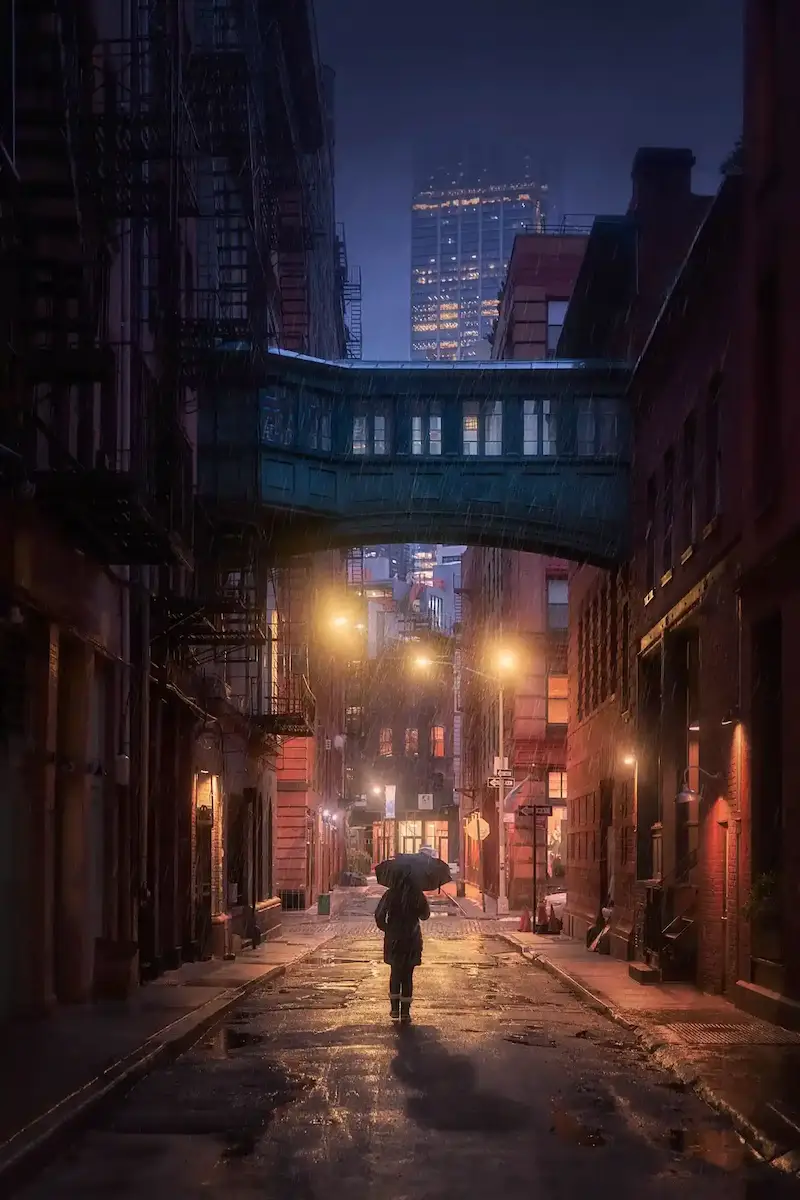 Fotografía urbana nocturna después de la edición fotográfica con acabado cinematográfico