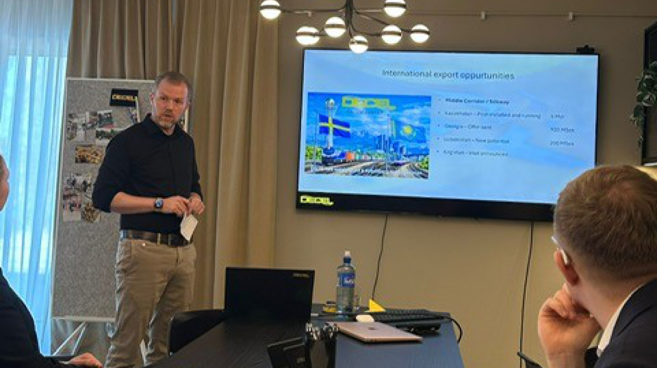 Niklas Hörnell presenterar DECELs exportmöjligheter i Centralasien