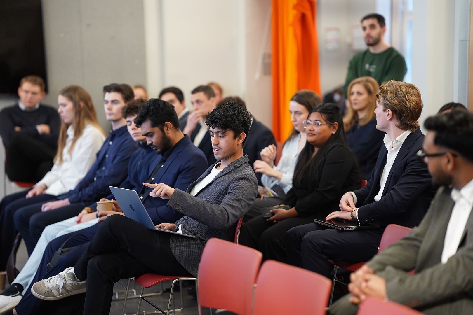 Student Consultants providing peer feedback at the Final event.