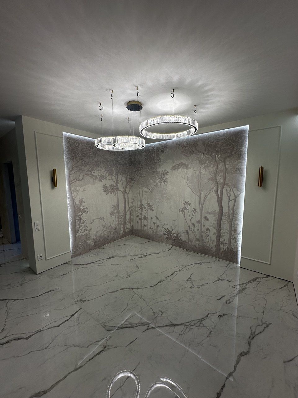 image of vibrant dining space (for a mexican restaurant)