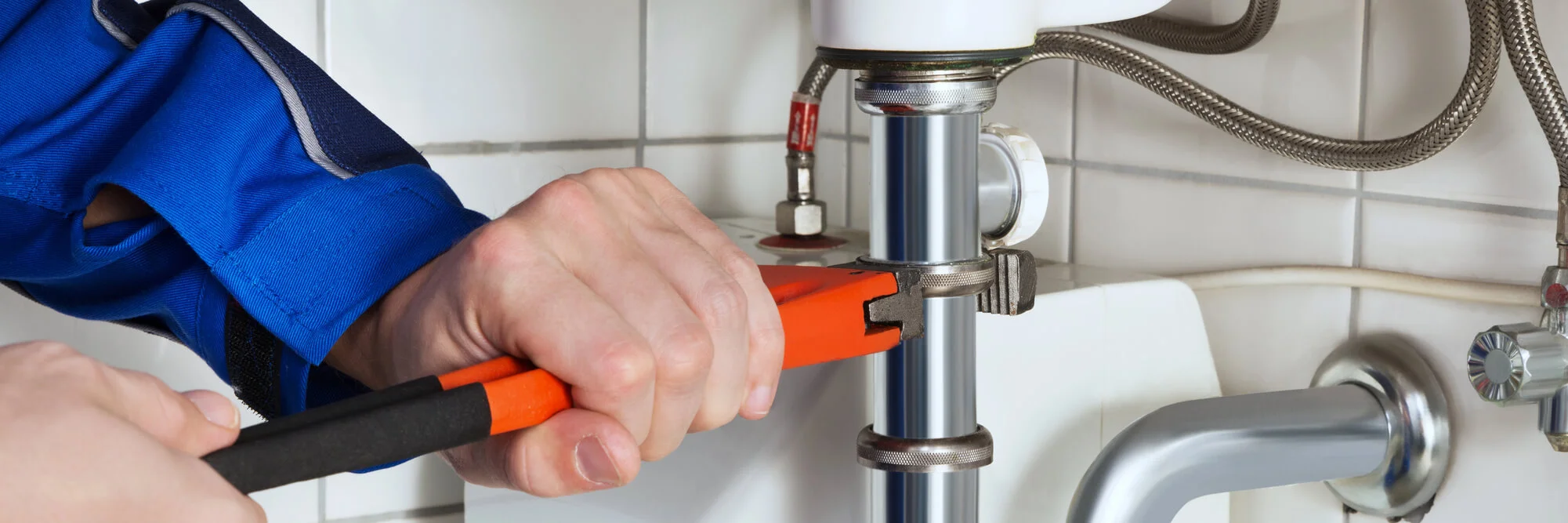 tightening pipe plumber in Carlsbad, CA